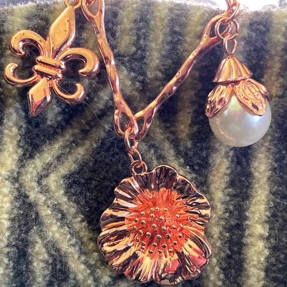 Paparazzi Copper and Faux Pearl Charm Necklace NWT. Vintage Vibe. - Picture 5 of 7